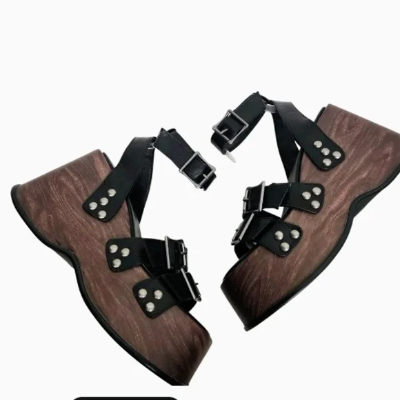 Black Platform Sandals - Picture 5 of 6